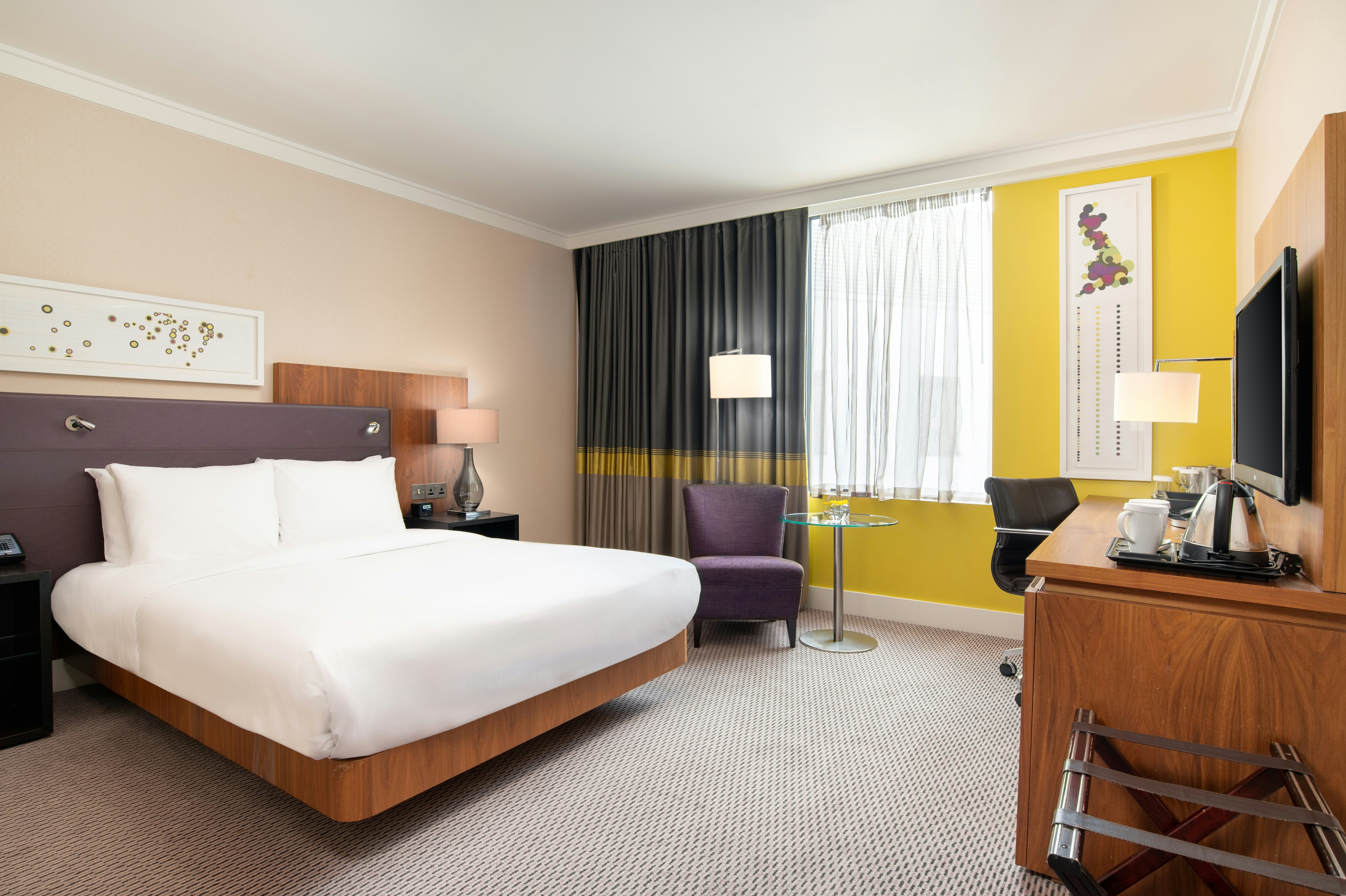 ROOM, QUEEN BED, ACCESSIBLE