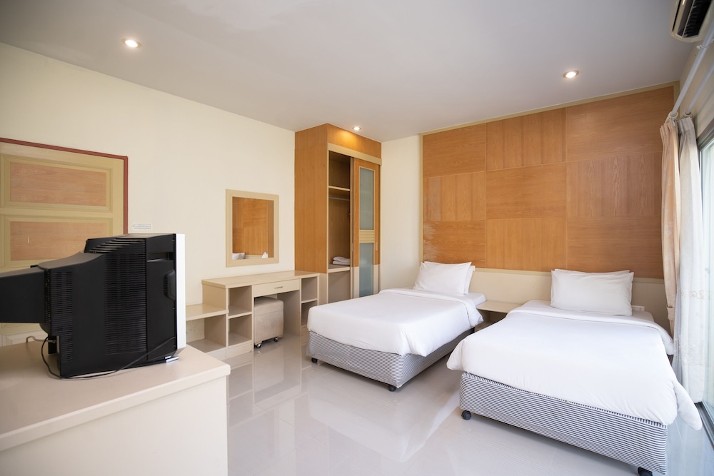 Thara Cholapruek Resort 12/50