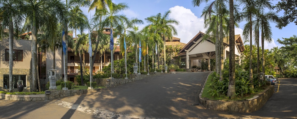 Royal Palms Beach Hotel 62/66