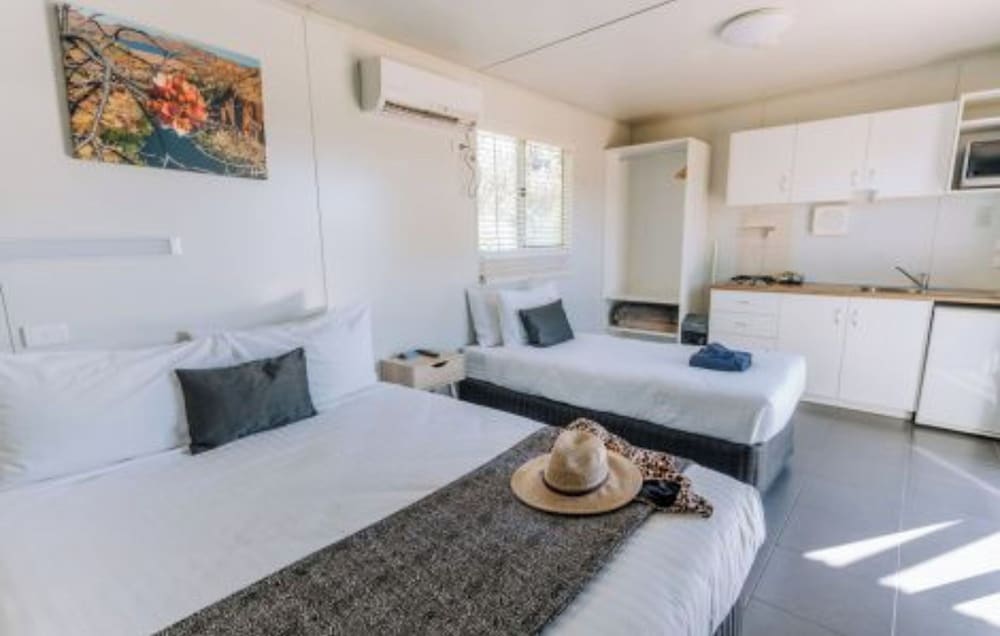 Studio, Cabin, 1 Double and 1 Single Bed
