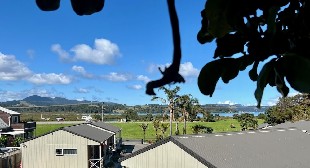 Anchor Lodge Resort 69/73