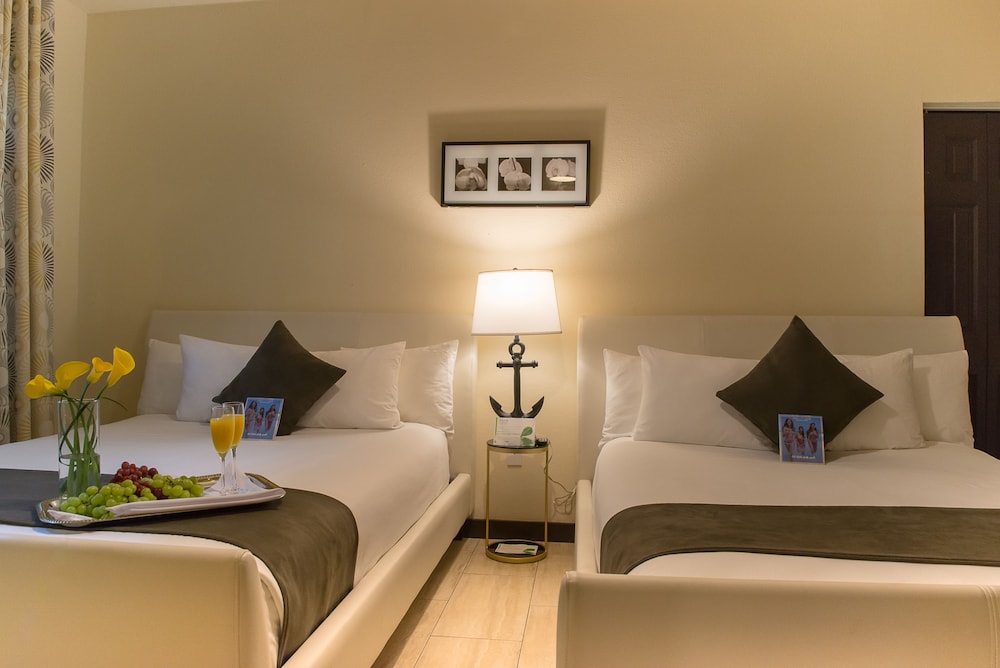 Tradewinds Apartment Hotel 23/65