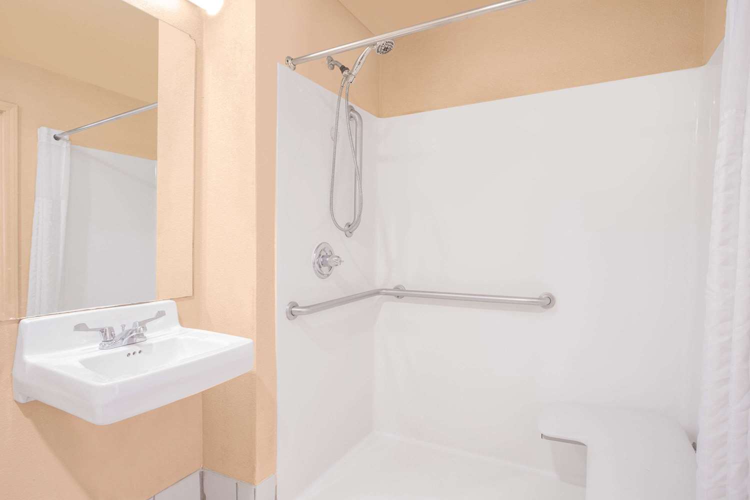 Hawthorn Extended Stay by Wyndham Conyers 39/40