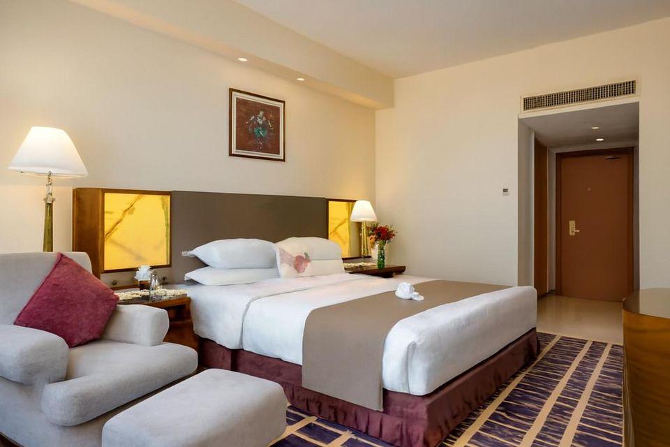 Club, Deluxe, King Bed