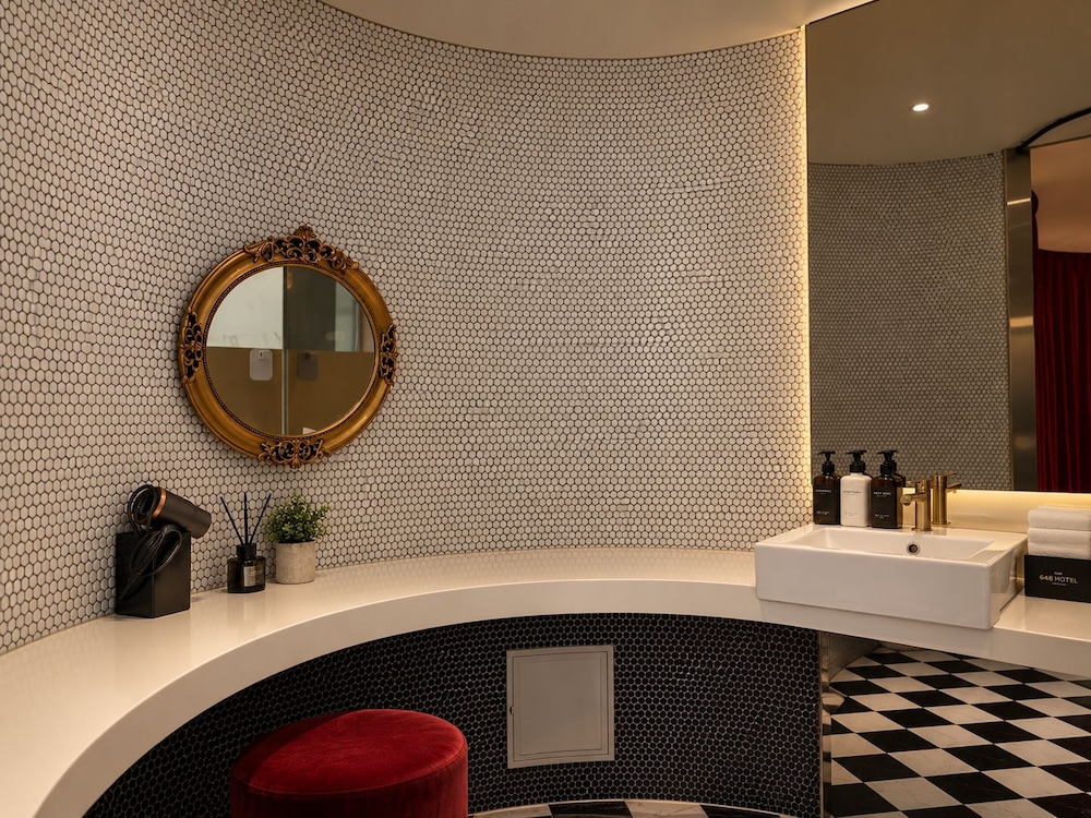 648 Hotel 57/57