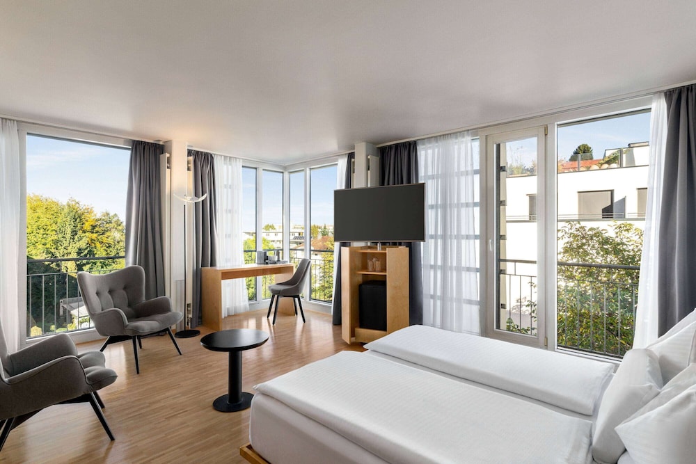 Plus, Apartment