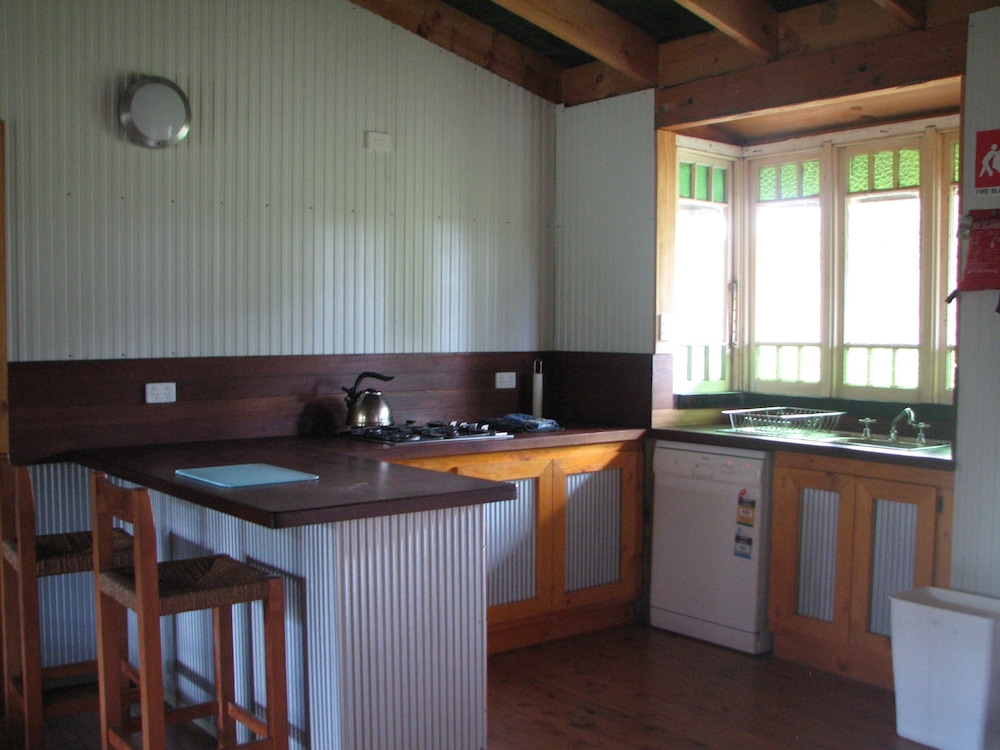 LOVEDALE COTTAGES 32/43