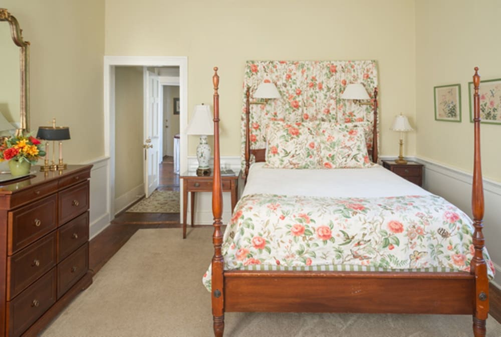 Rhett House Inn 17/50