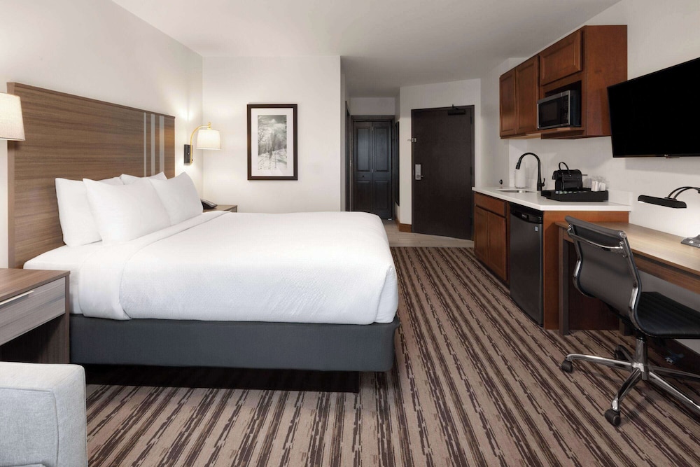 Lodge, Studio, Queen Bed, Sofa