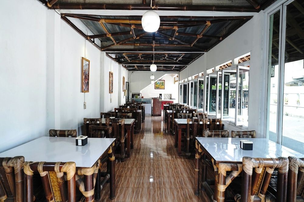 Saung Balibu Hotel 61/68
