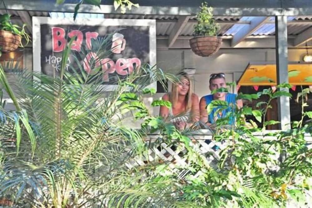 Nomads Noosa Youth Resort 40/60