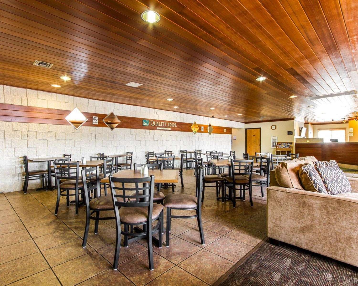 Quality Inn La Crosse North 19/24