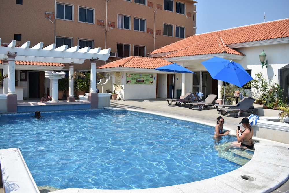 Hotel Baluarte 68/73
