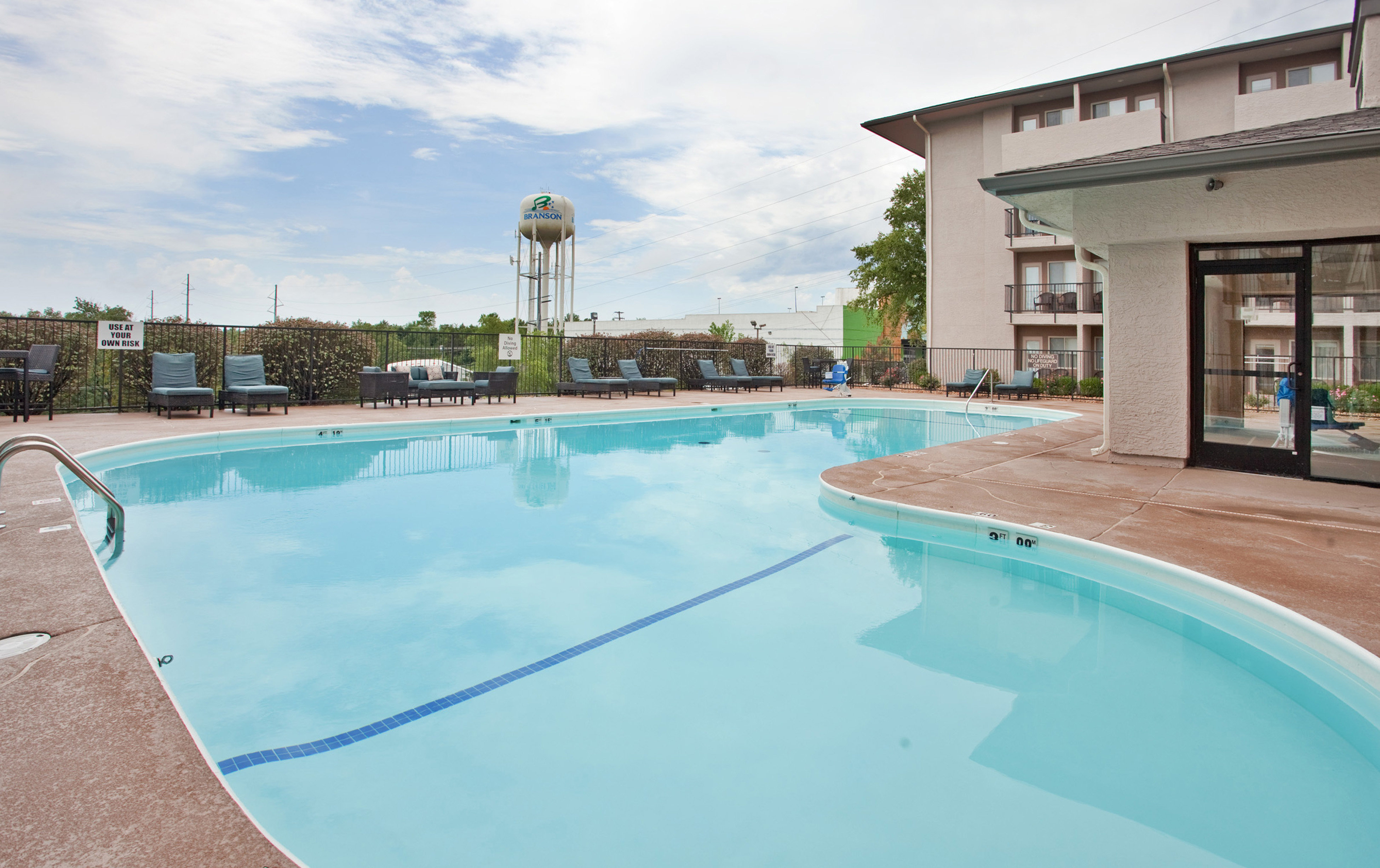 Holiday Inn Express Hotel Suites Branson 76 Cent 42/73