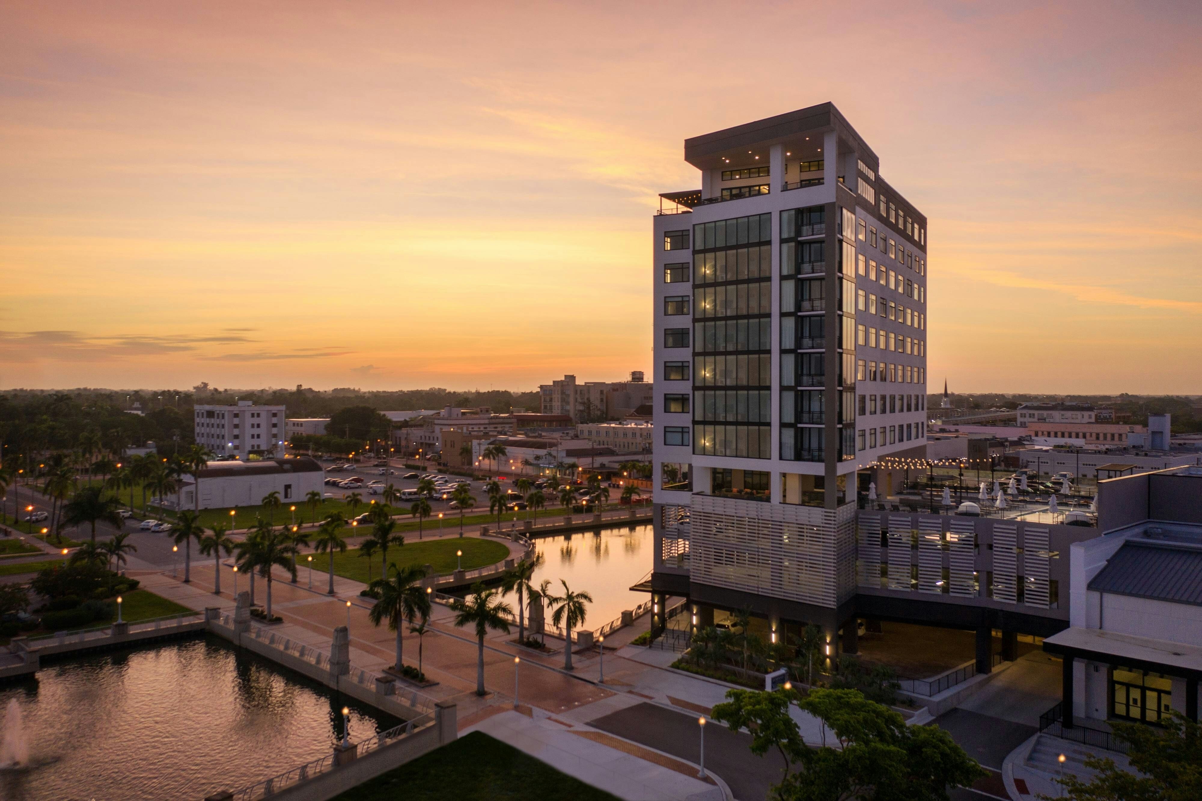 Luminary Hotel & Co , Autograph Collection in FORT MYERS - FL