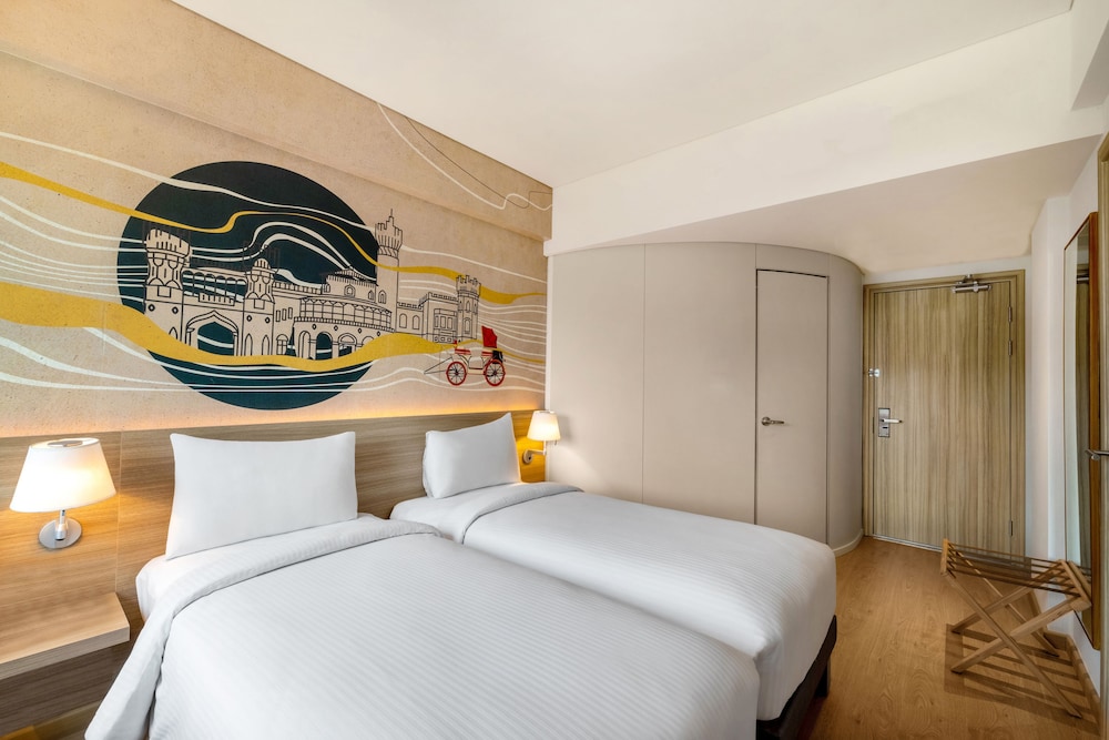 SUPERIOR, TWIN BEDS, HIGH FLOOR