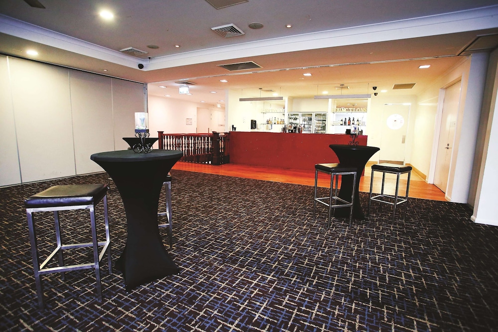 Oaks Townsville Metropole Hotel 55/69