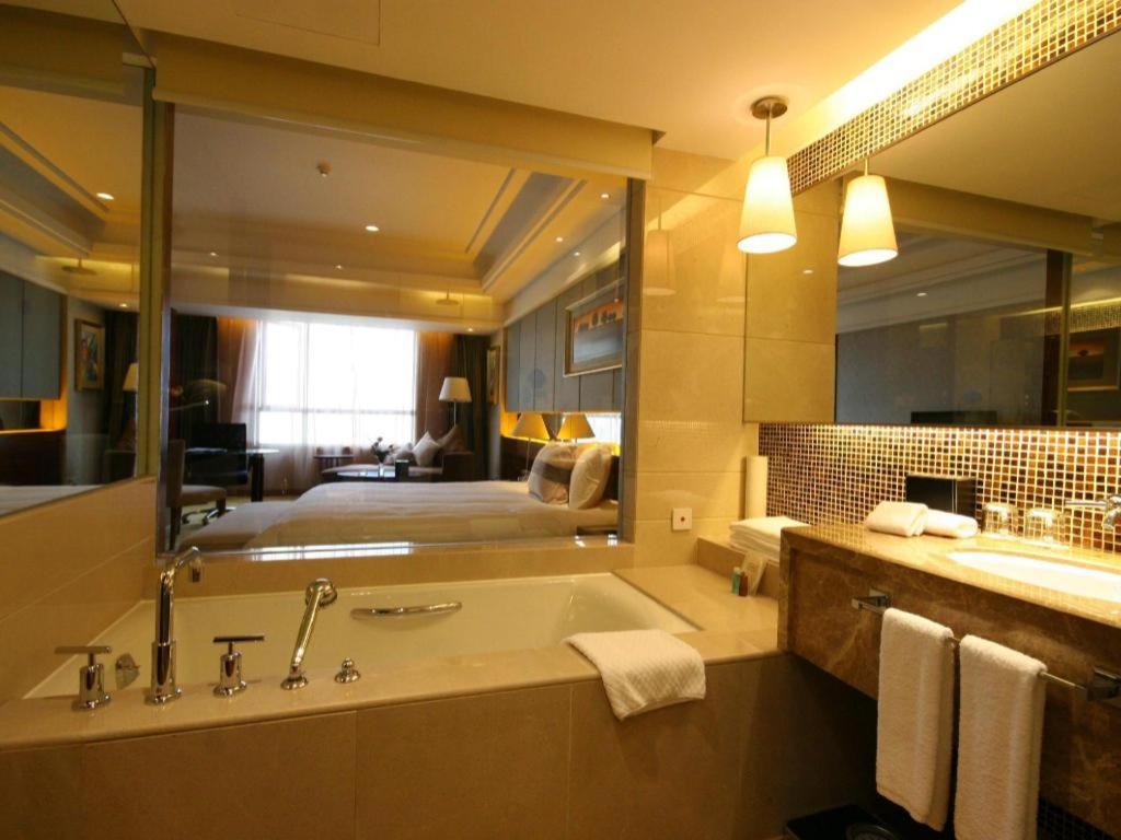 Zhangjiagang Guomao Hotel 39/42
