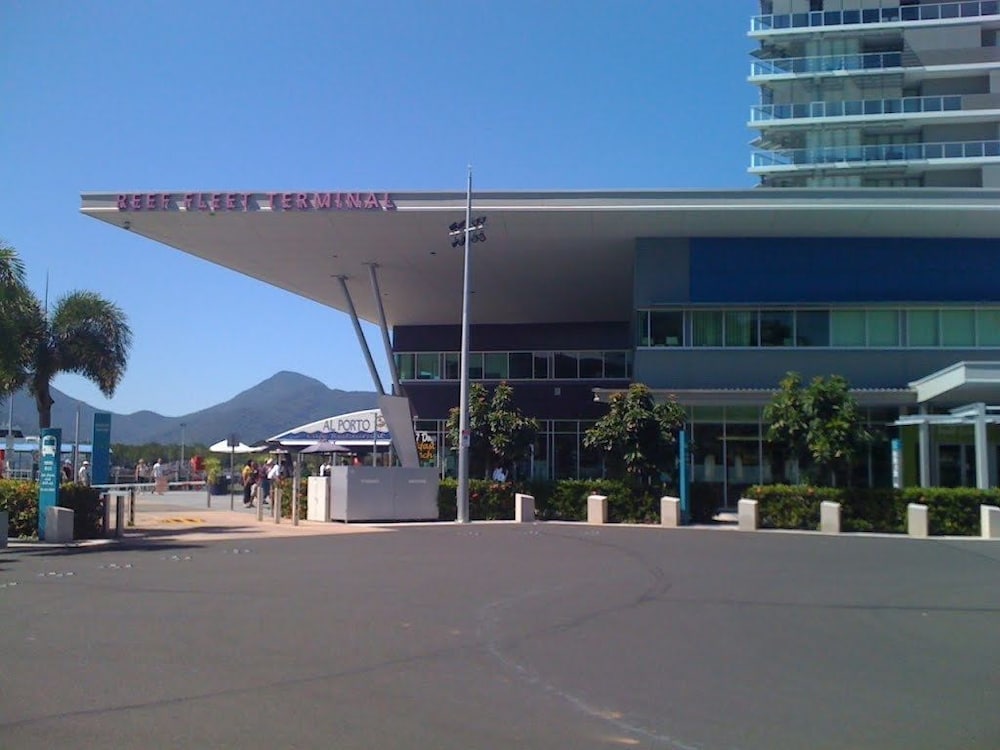 CAIRNS CITY PALMS 9/59