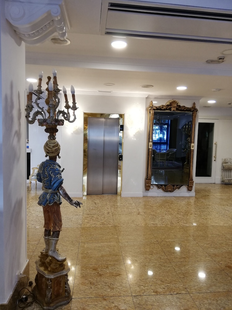 Lobby at B&B HOTEL Salamanca Centro Artheus, SALAMANCA