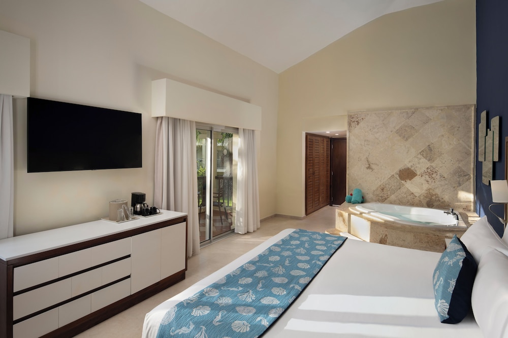 Premium, Junior Suite, 2 Double Beds, Tropical View, Hot Tub