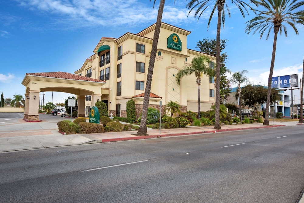 La Quinta Inn & Suites By Wyndham NE Long Beach/Cypress 47/51