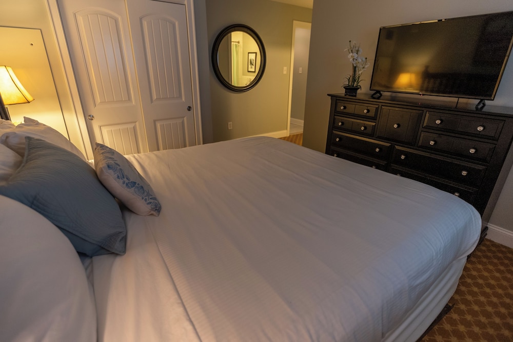 1 Bedroom, Lanai, Suite, King Bed, Sofa