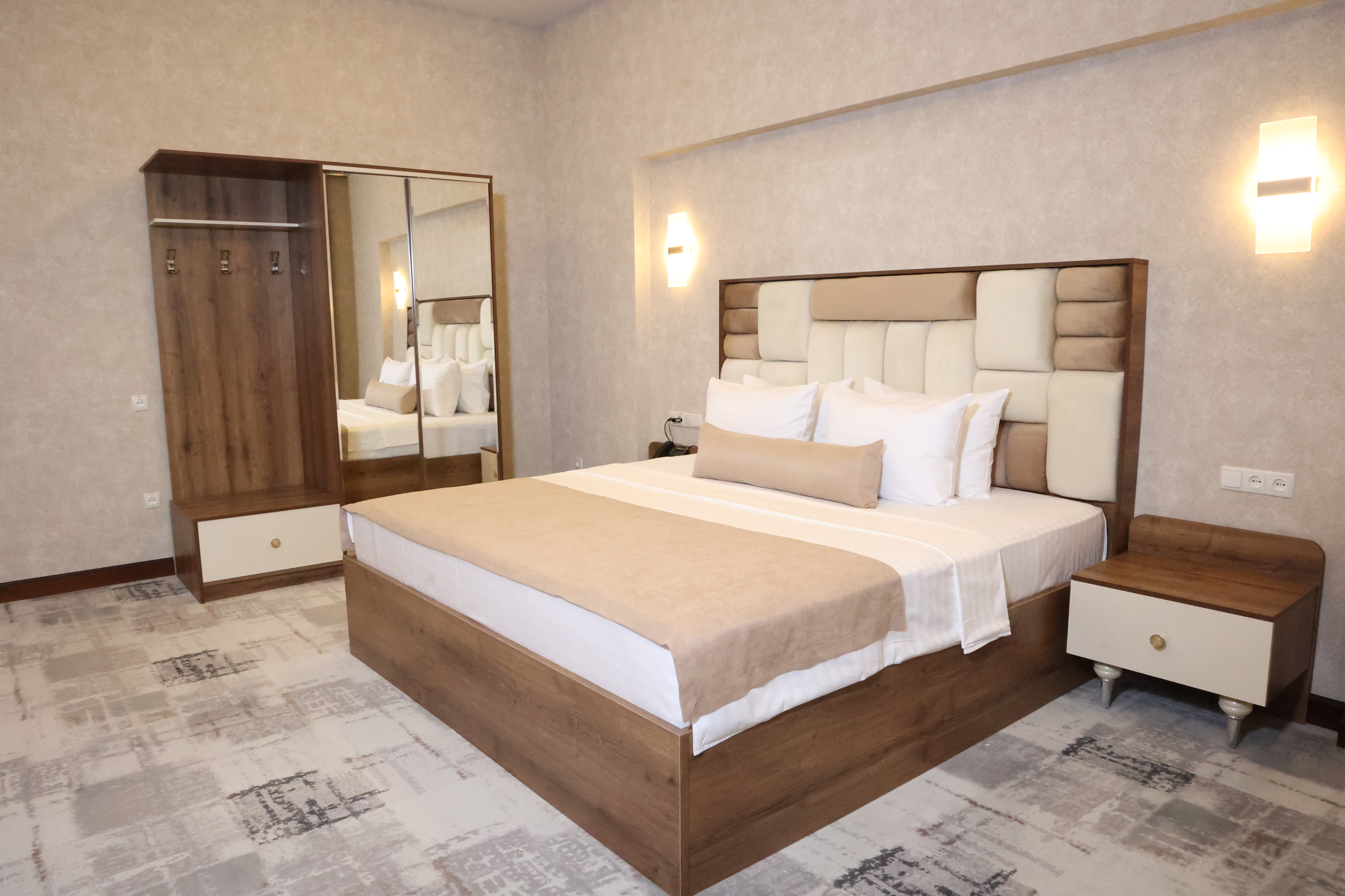 جناح، Green Park Hotel 2/3