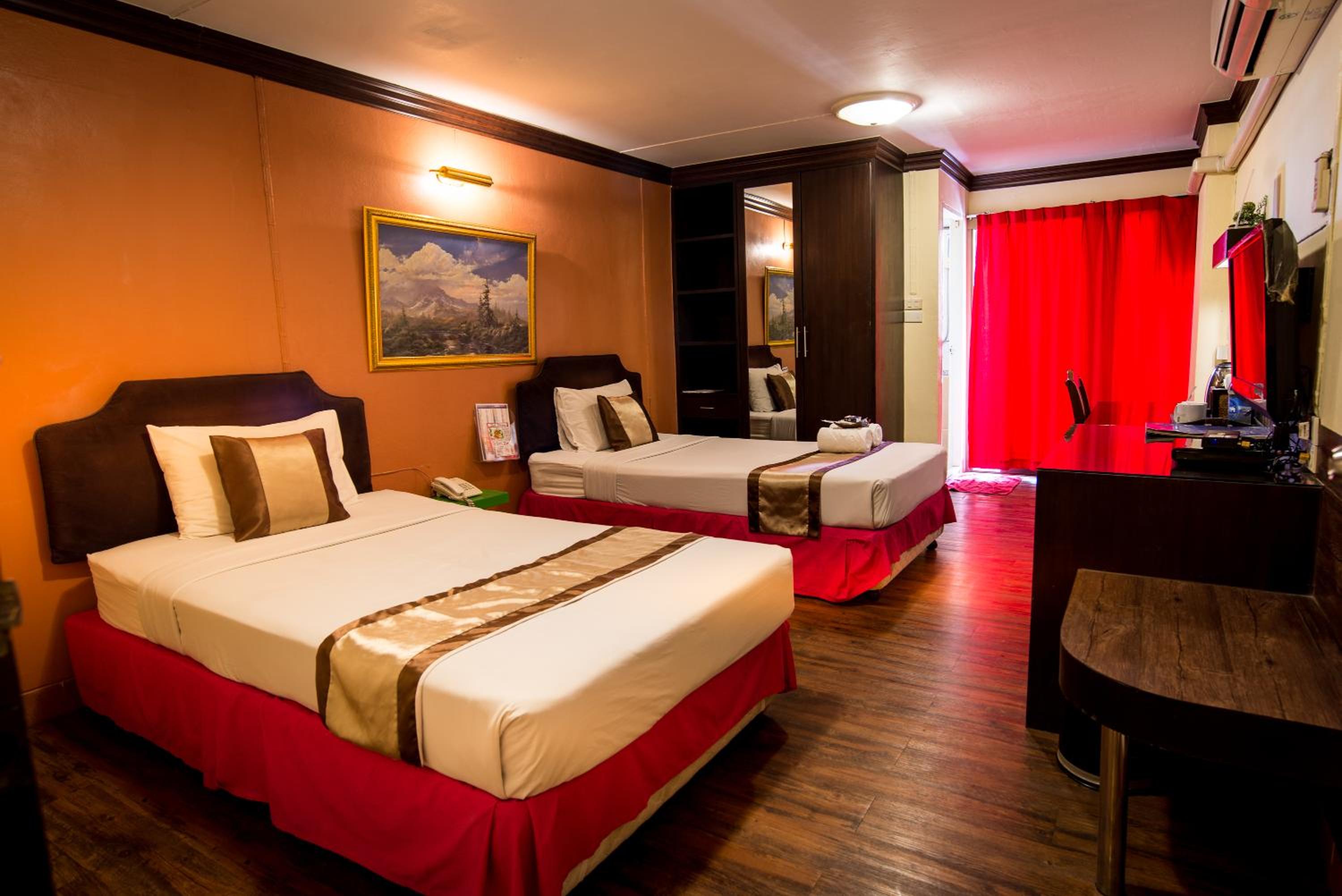 DELUXE, TWIN BEDS
