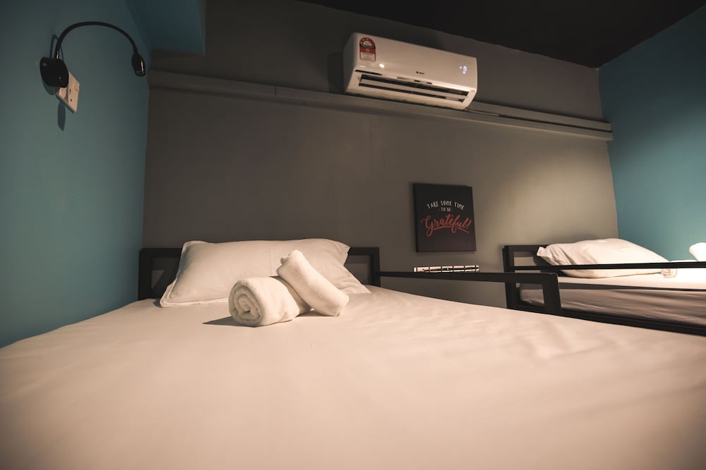 Vibrant Hostel 9/50
