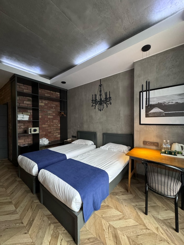 Bugu Hotel 13/46