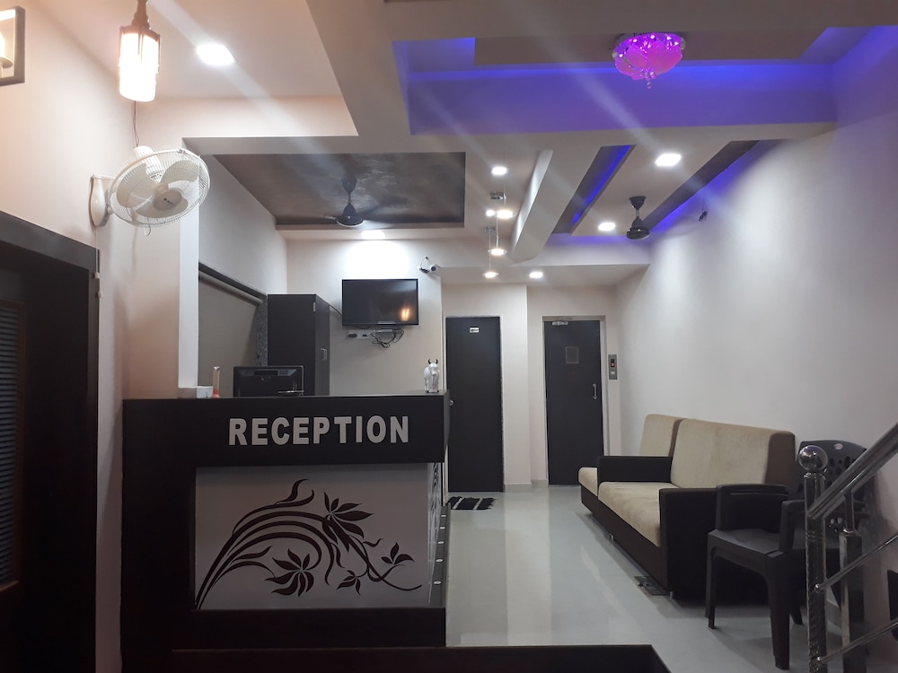 Hotel Gayatri By Sky Stays 3/22