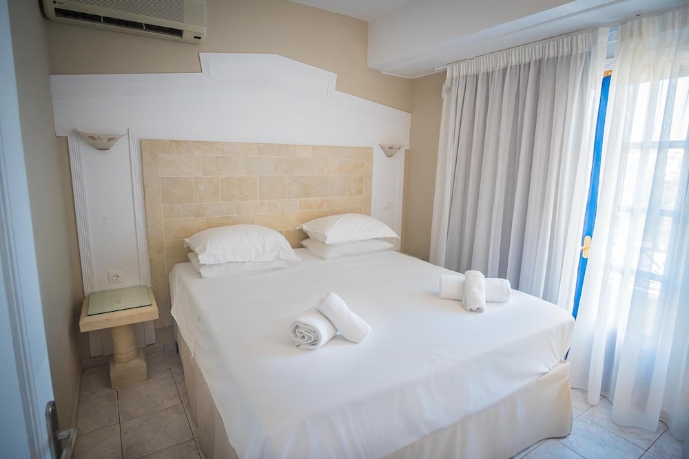 Parthenis Hotel & Suites 15/50