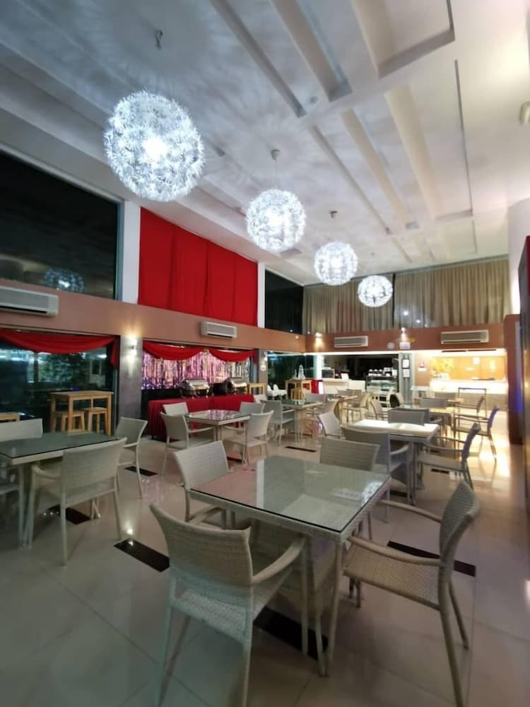 Yew Boutique Hotel 32/37