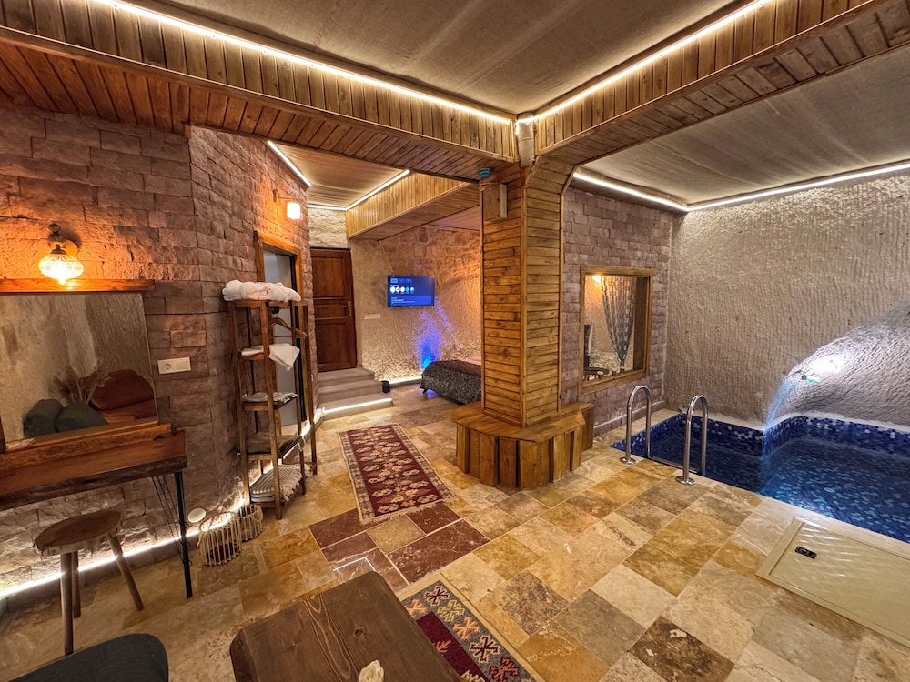 Ceran Stone House 23/50