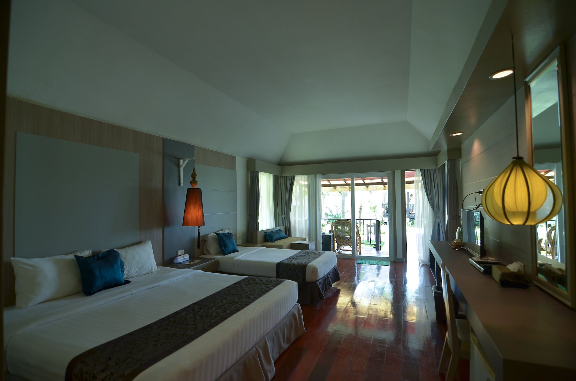 LUXURY, DOUBLE OR TWIN BED