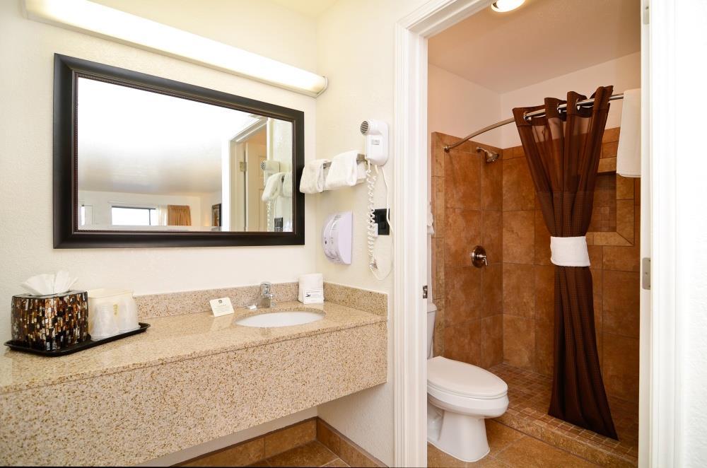 جناح بسرير كينج، Best Western Colorado River Inn 2/3