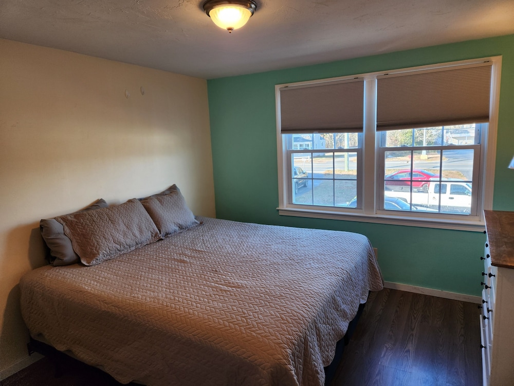Jonathan Edwards Motel 24/65