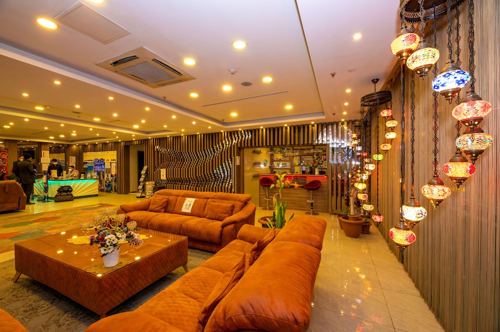 Grand Palace Hotel 35/50