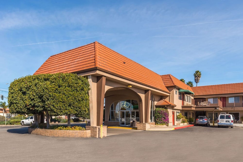 Laurel Inn & Conference Center 60/62