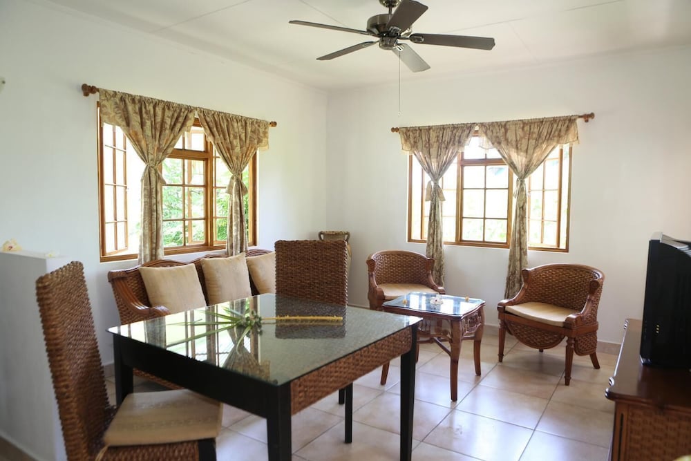 Le Surmer Self Catering Chalets 8/17