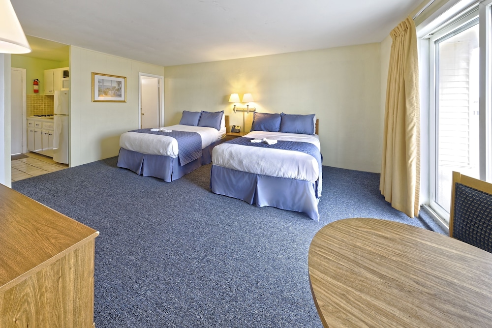 Drifting Sands Oceanfront Hotel 26/70
