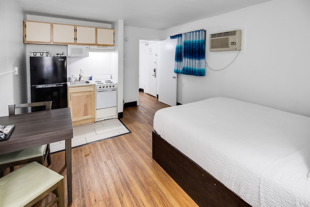 Standard, Single, 2 Queen Beds, Kitchenette