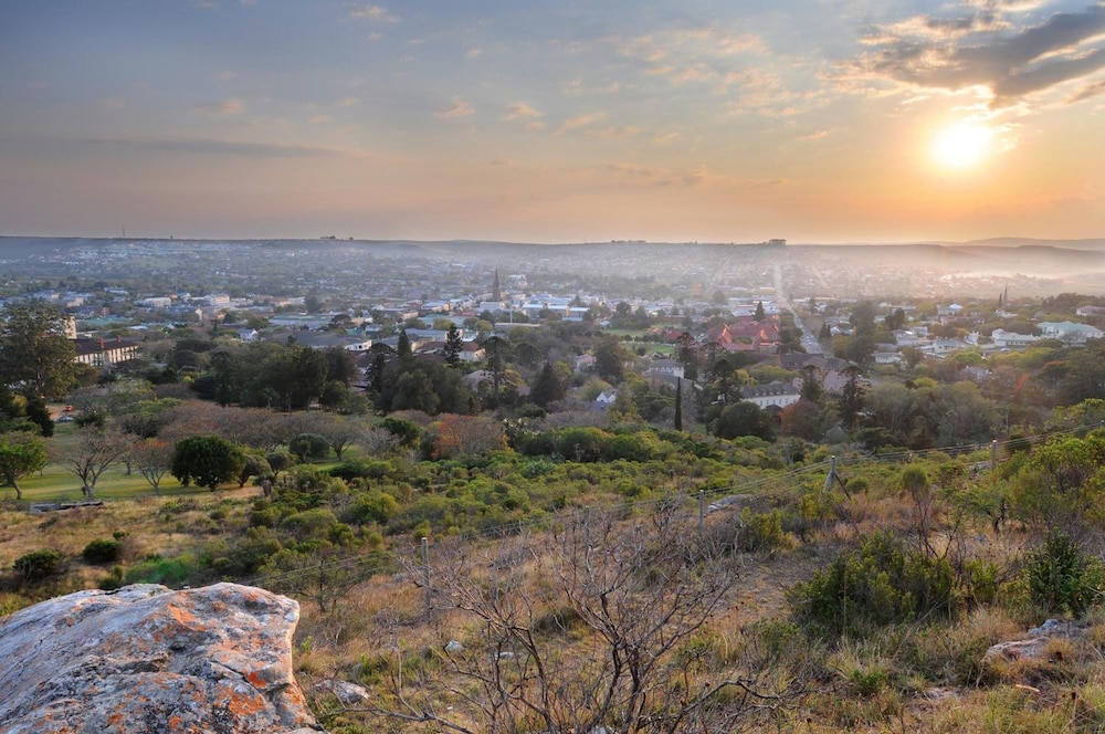 8A Grahamstown 27/33