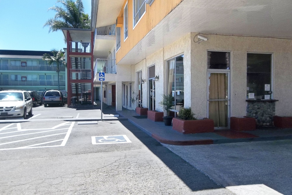 Heritage Inn Express Hayward 1/33