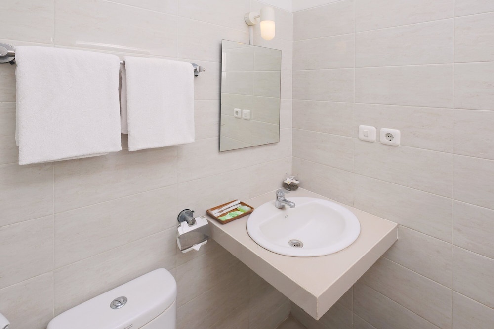 Cengkareng Transit Hotel 45/47