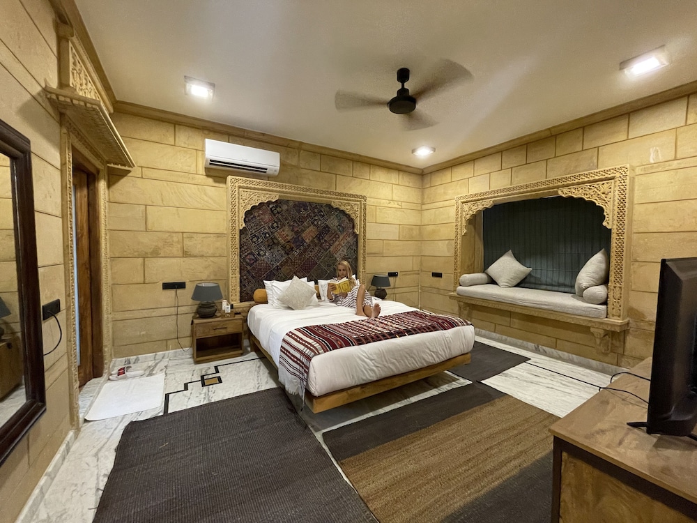 Mystic Jaisalmer Hostel / Backpacker 18/50