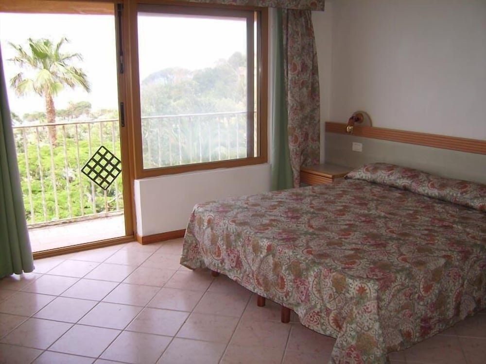 Cala Petrosa Resort. 18/55
