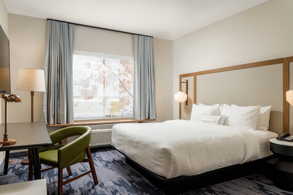 Fairfield Inn Suites Salina 6/40