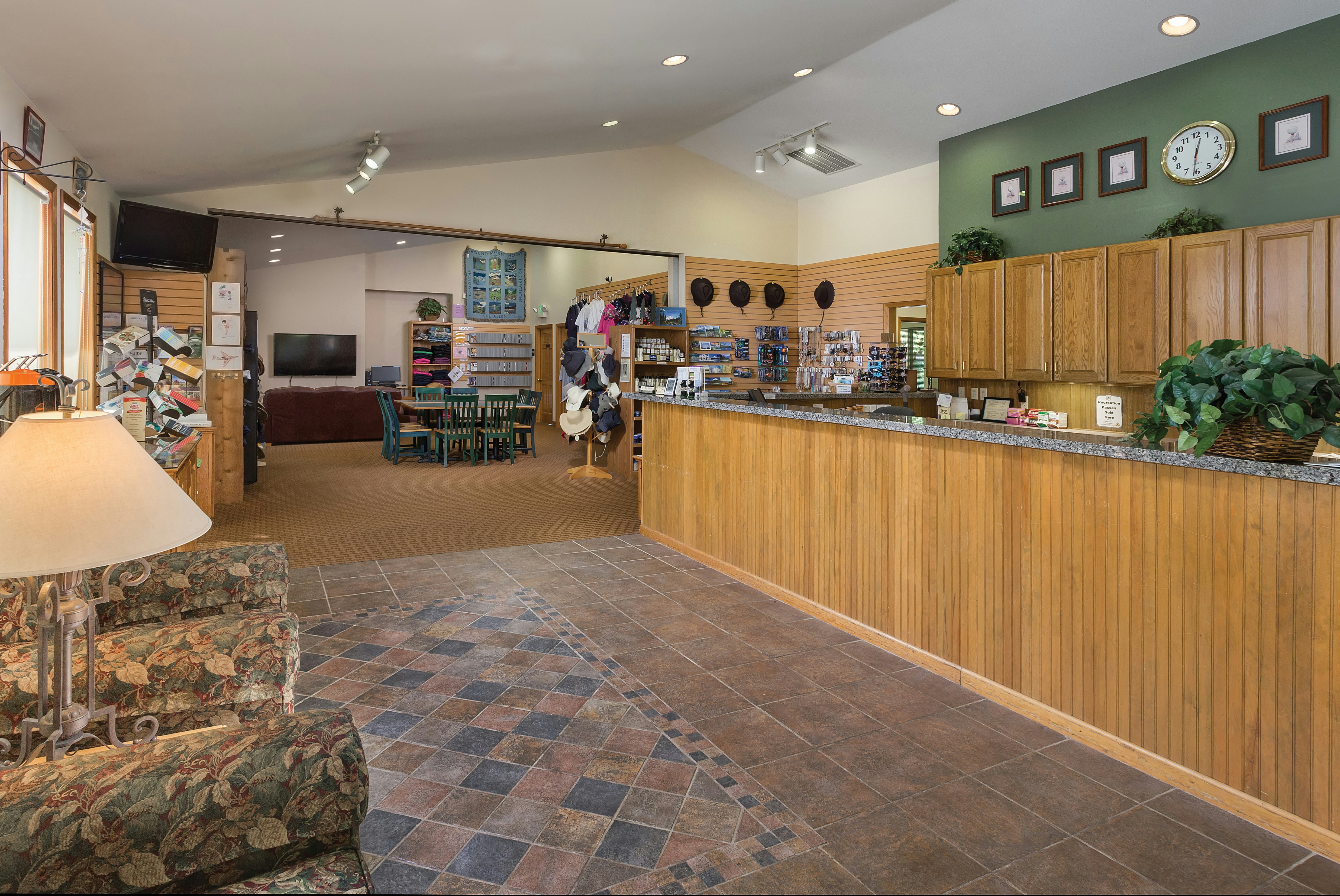 Whispering Woods Resort 7/65